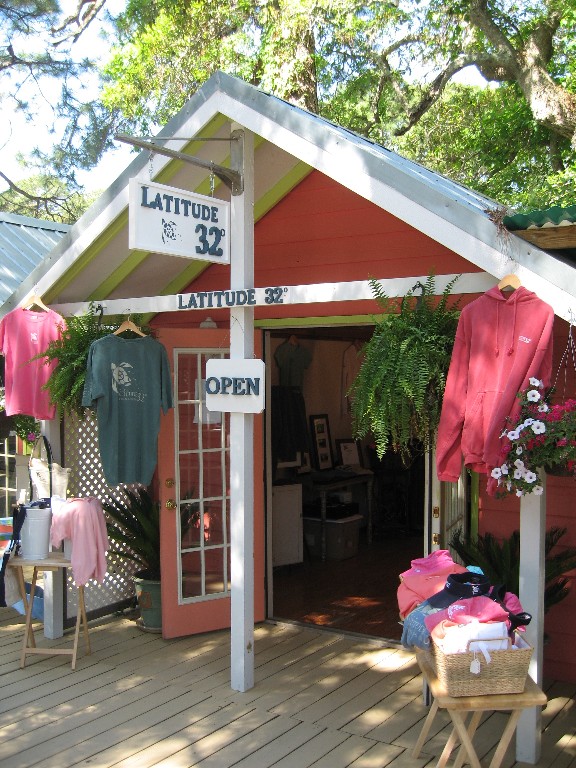 Things To Do https://oceanfrontcottage.icnd-cdn.com/images/thingstodo/FEDD61E3-155D-0010-07C8DF210C85B98Elatitude32.jpg