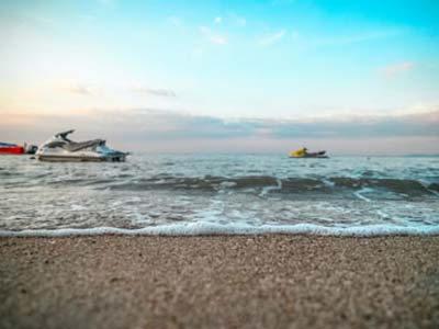 Things To Do https://oceanfrontcottage.icnd-cdn.com/images/thingstodo/tybee-island-jet-ski-and-kayak-rental.jpg